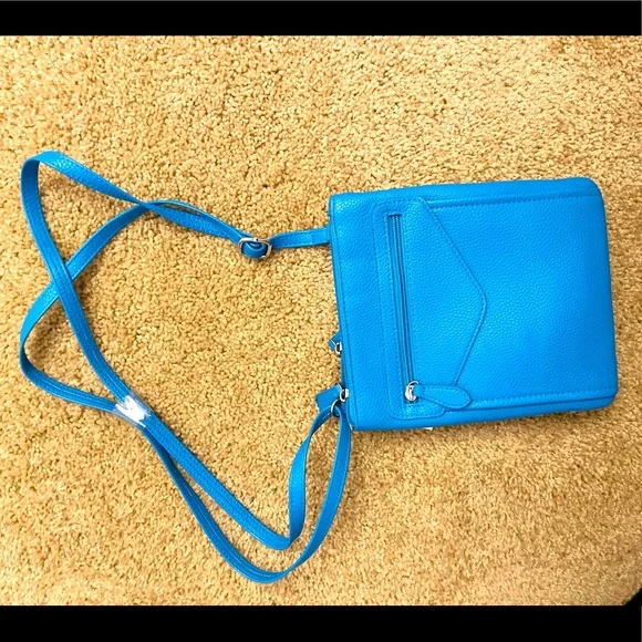 mundi Bags Mundi Felicia Blnew Pebble Crossbody Bag With Phone